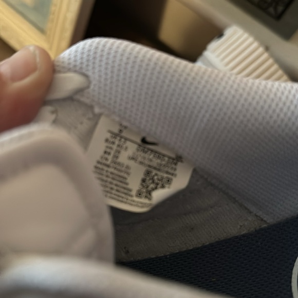 Woman’s court legacy lift NIKE sneaker size 9 Blue swoosh - Picture 4 of 7